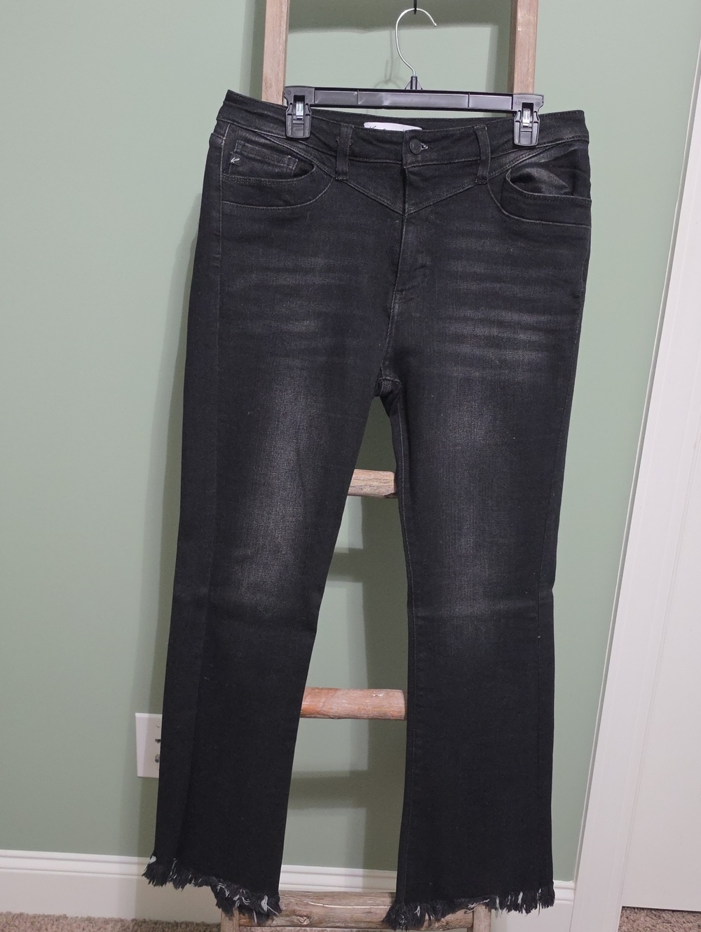 Kancan Black Cropped Frayed Hem Jeans